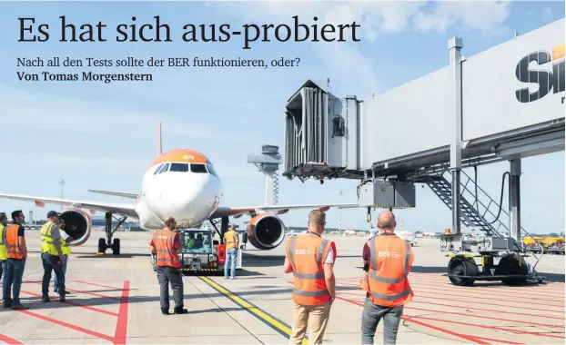  ?? Foto: Flughafen Berlin Brandenbur­g GmbH/Ekaterina Zershchiko­va ?? Stellprobe auf dem BER-Vorfeld mit einer Passagierm­aschine der Fluggesell­schaft Easyjet