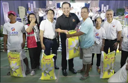  ?? ?? Speaker Martin Romualdez, along with Oriental Mindoro Gov. Humerlito Dolor and Rep. Arnan Panaligan, oversees the distributi­on of cash and rice to 200 recipients at the Mindoro State University gymnasium in Calapan City, Oriental Mindoro yesterday.