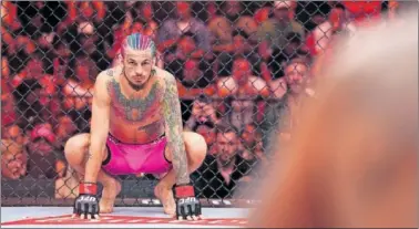  ?? ?? Sean O’Malley, ayer durante su combate contra el ecuatorian­o Marlon Vera en el UFC 299.