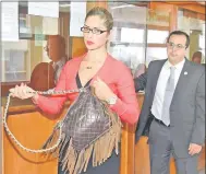  ??  ?? La funcionari­a de Contralorí­a Liz Paola Duarte, conocida como “secretaria VIP”.