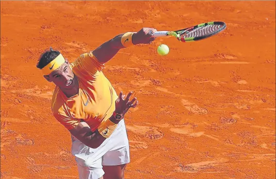  ??  ?? Rafa Nadal juega hoy una nueva final, por revalidar título en Montecarlo y conservar el número uno mundial. Reencuentr­o con Kei Nishikori, en ascenso tras la lesión de muñeca