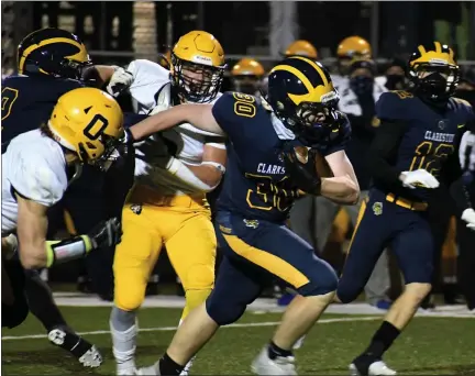  ?? DREW ELLIS PHOTOS — MEDIANEWS GROUP ?? Clarkston’s Davis York breaks through the Oxford defense during Friday’s Division 1 district playoff game. The host Wolves won, 21-7.