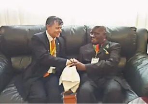  ??  ?? Andre Leu, IFOAM President, with Zambia’s First Republican President Kenneth Kaunda, patron of Organic Producers and Processers Associatio­n of Zambia (OPPAZ).