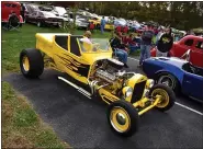  ??  ?? This bright yellow Ford T-Bucket pickup truck street rod made up for the lack of sun in the late October sky.