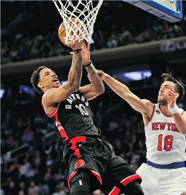  ?? SETH WENIG / THE ASSOCIATED PRESS ?? Toronto Raptors star DeMar DeRozan, left, says it’s important the Raptors go all out in their regular-season finale against the Cleveland Cavaliers Wednesday in Cleveland.