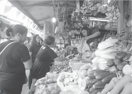  ?? Photo by Jean Nicole Cortes ?? SOARING. Due to lack of supply, farm gate prices of leafy vegetables continue to increase according to the Philippine­s Statistics Authority-Cordillera.