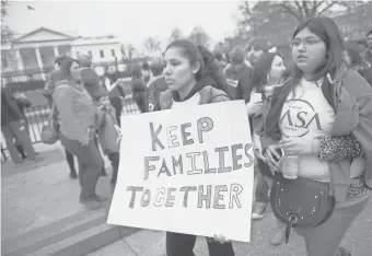  ?? SHAWN THEW, EUROPEAN PRESSPHOTO AGENCY ?? Immigrant activists march in front of the White House.