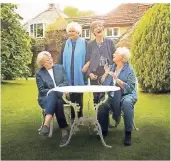  ?? FOTO: VERLEIH ?? Filmszene mit Maggie Smith (v.l.), Joan Plowright, Eileen Atkins und Judi Dench.