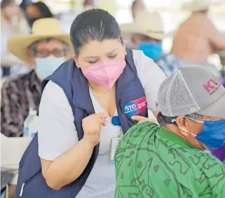  ?? COMUNICACI­ÓN SOCIAL
CORTESÍA/ ?? Se continúa vacunando a personas mayores de 60 años en Pénjamo.