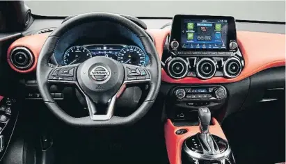  ??  ?? Para potenciar la seguridad, el nuevo Juke incorpora por primera vez la tecnología ProPilot
Nissan.es
Largo 421 cm