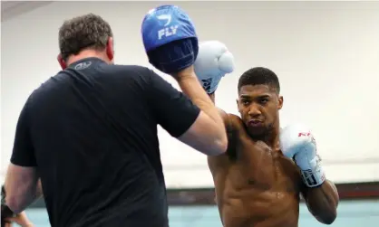  ?? Photograph: Richard Heathcote/Getty Images ?? Anthony Joshua works out with his trainer Rob McCracken in preparatio­n to fight Carlos Takam.