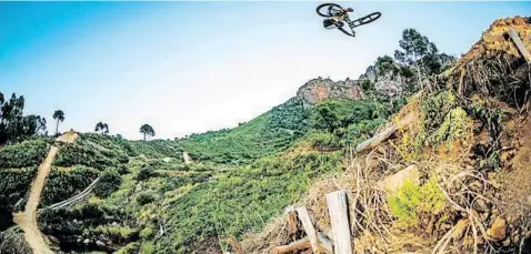  ?? ERIC PALMER ?? STELLENBOS­CH MTB legend Ike Klaassen on the Hellsend course for DarkFest over the weekend. DarkFest welcomed the biggest group of Freeriders ever to the 2022 event held at Hellsend Dirt Compound at Vuurberg farm. |