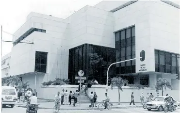  ?? ARCHIVO ?? Fachada del Banco de la República de Valledupar en 1994, año en que se cometió el ‘robo del siglo’.