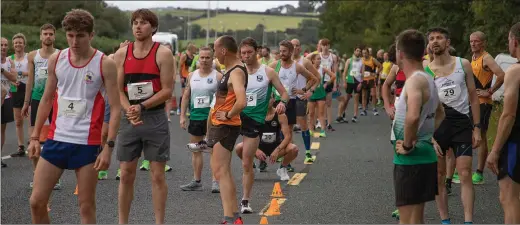  ??  ?? A lot of nervous and excited athletes line up for the 5K race.