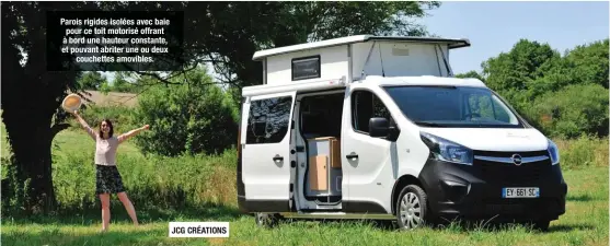  ??  ?? Parois rigides isolées avec baie pour ce toit motorisé offrant à bord une hauteur constante, et pouvant abriter une ou deux couchettes amovibles.
JCG CRÉATIONS
Pour l’aération, selon les marques les toits sont équipés d’ouvertures permanente­s, grandes ou petites, avec moustiquai­res et volets de toile. Sur certains modèles la paroi frontale est entièremen­t rabattable… …tandis que sur d’autres les parois latérales le sont également, permettant ainsi, aux beaux jours, des nuits à la belle étoile.