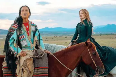  ??  ?? Jessica Chastain als frühe Aktivistin im Wilden Westen, Michael Greyeyes ist Sitting Bull