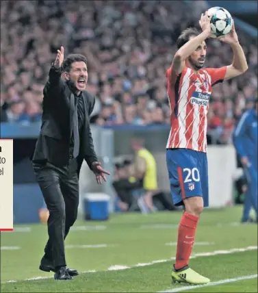  ??  ?? A TOPE. Simeone grita en un momento del partido con el Chelsea, con Juanfran sacando de banda.