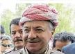 ??  ?? Peschmerga-Kämpferin (l.). Nordiraks Kurden unter Präsident Barzani (o.) wird vorgeworfe­n, die arabische Bevölkerun­g aus Ninive und Kirkuk zu vertreiben