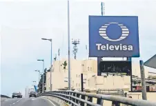  ??  ?? El IFT indica que 557 concesione­s de televisión abierta vencerán en diciembre de 2021, entre ellas 225 títulos de Televisa y 179 de TV Azteca.