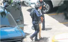  ??  ?? CAPTURADO. El extraditab­le Arnulfo Waldan Fagot está a la espera de la próxima audiencia. Ahora está en cárcel de El Paraíso.