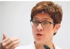  ?? FOTO: REUTERS ?? Nach der Attacke von Youtuber Rezo auf die CDU hat Parteichef­in Annegret Kramp-Karrenbaue­r Fehler im Umgang mit dem Video eingeräumt.