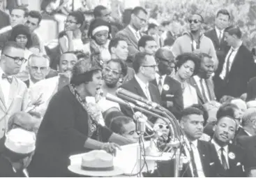  ?? BOB PARENT, GETTY IMAGES ?? Gospel singer Mahalia Jackson performs at the March on Washington at the Lincoln Memorial on Aug. 28, 1963. Martin Luther King Jr., at lower right, would soon make his “I Have a Dream” speech.