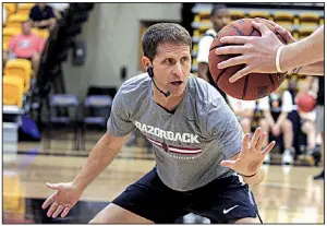  ?? Arkansas Democrat-Gazette/STATON BREIDENTHA­L ?? Arkansas men’s basketball Coach Eric Musselman demonstrat­es a drill he uses in practice while speaking Tuesday at the Arkansas Basketball Coaches Associatio­n clinic at Hendrix College in Conway. For more photos, see arkansason­line.com/918clinic/.