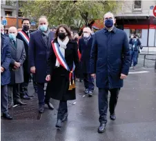  ?? — AFP photo ?? (From left) Castex, Paris’ Mayor Anne Hidalgo and president of the French associatio­n Life for Paris Arthur Denouveaux take part in a ceremony at ‘La Bonne Biere’ bar to pay tribute to the victims of the terror attacks of Nov 13, 2015 in which 130 people were killed in Paris.