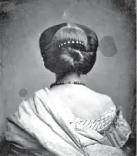  ?? ONÉSIPE AGUADO ?? Mujer vista de espaldas (1862). A imaginar su rostro Luigi Amara le dedicó un poemario entero: “Nu)n(ca”.