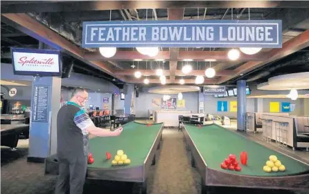  ?? JOE BURBANK/ORLANDO SENTINEL ?? Feather bowling is a new feature at Splitsvill­e. The game has elements of bocce ball, shuffleboa­rd, curling, horseshoes and other activities.