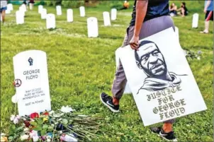  ?? AFP ?? On Sunday, protesters in US cities began focusing their outrage over the death of the unarmed Floyd into demands for police reform and social justice.
