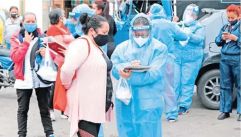  ?? EFE ?? Con el cierre de varias localidade­s, Bogotá espera mitigar la ocupación en UCI, sino tendrá que volver a cuarentena.