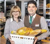  ??  ?? Die beiden SPAR-Kaufleute Mario und Katharina Oueslati aus Salzburg.