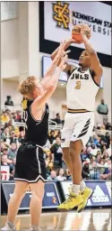  ?? Kennesaw State - Dave Williamson ?? Chris Youngblood’s momentum-changing 3-pointer boosted Kennesaw State past Lipscomb and into Sunday afternoon’s ASUN championsh­ip game.