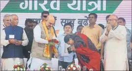  ?? HIMANSHU VYAS/HT ?? CM Vasundhara Raje greets BJP chief Amit Shah in Rajsamand on Saturday. Shah flagged off her ‘Gaurav Yatra’, which will cover 165 constituen­cies, before it culminates on September 30 in Ajmer.