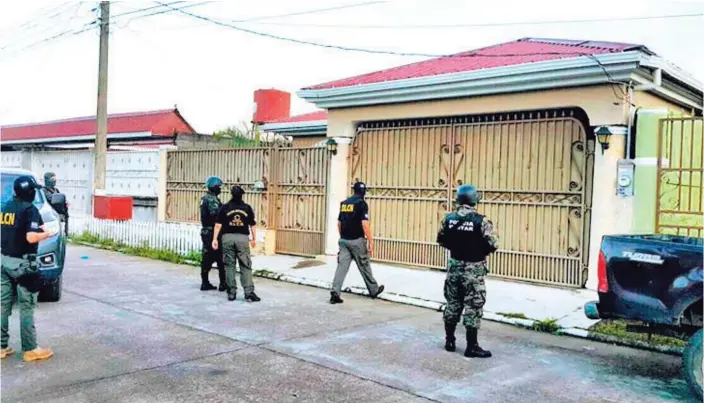  ?? DIARIO LA TRIBUNA PARA LN ?? Las autoridade­s hondureñas allanaron varias casas en las regiones de Atlántida y Colón (Caribe), el 2 de noviembre, día en que fue detenido el sospechoso.