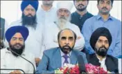  ??  ?? Pakistan Sikh Gurdwara Parbandhak Committee and Evacuee Trust Property Board officials talk to the media in Lahore. HT PHOTO
