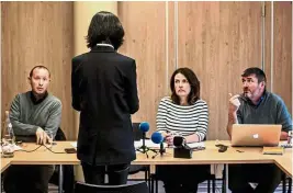  ?? — AFP ?? Anxious affair: Grace (standing) talking to journalist­s in Lyon a day after Interpol demanded ‘clarificat­ion’ from China on Meng’s whereabout­s. (Left) The last message sent by Meng to Grace. The message from Meng at 12.26pm, Sept 26 says ‘wait for my call’.