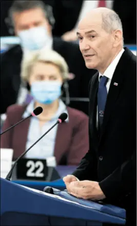 ??  ?? JANŠA Slovenski premijer jučer je ostao suzdržan i nije uobičajeno brutalno odgovarao zastupnici­ma Europskog parlamenta