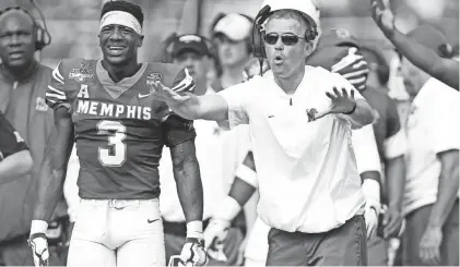  ?? MATT STAMEY-USA TODAY SPORTS ?? Memphis Tigers head coach Mike Norvell on the sidelines with former Memphis Tigers wide receiver Anthony Miller, who now plays for the Chicago Bears.