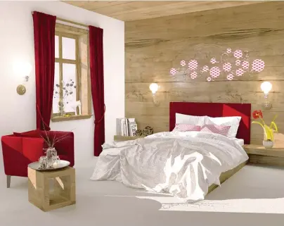  ?? Foto: deepvalley, Fotolia.com ?? Auch im Schlafzimm­er entfaltet Holz an der Wand, und hier auch an der Decke, seine besondere Wirkung.