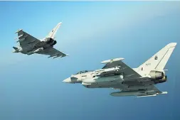  ??  ?? Top gun A generare il panico sono stati due F-2000 Eurofighte­r