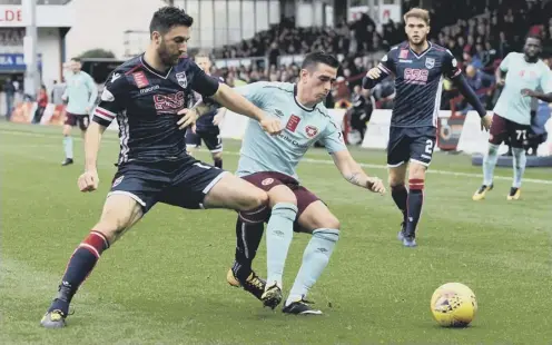  ?? PICTURE: GARY HUTCHISON/SNS ?? 0 Jamie Walker holds off Ross Draper’s challenge during Hearts’ 2-1 win over Ross County on Saturday.