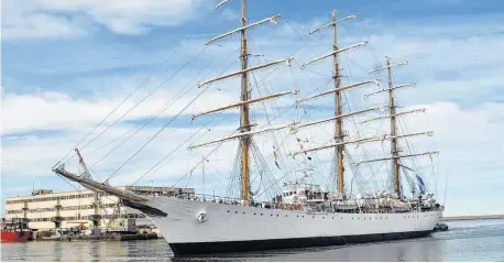  ?? AGENCIA PUNTA ALTA ?? El velero afamado,
en su ingreso, a la dársena de la Base Naval. Se le realizarán tareas de cara a un nuevo viaje.