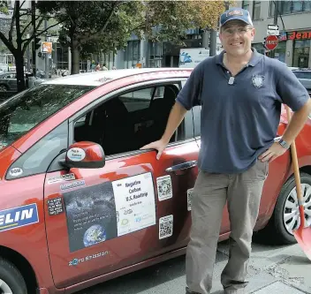  ??  ?? Brian Kent prévoit s’arrêter de 4 à 5 fois par jour pour recharger son véhicule.