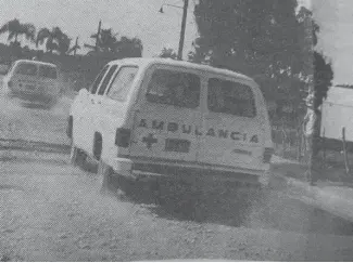  ?? OGM ?? Ambulancia­s usadas por las autoridade­s de la cárcel de La Victoria para el traslado de los presos que resultaron heridos con quemaduras tras el incendio.