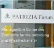  ?? Foto: Bernd Hohlen ?? „Patrizia Forum“heißt ein Gebäudetei­l auf dem Unicampus.