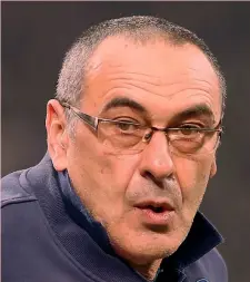  ??  ?? L’ALLENATORE IN PECTORE
Maurizio Sarri, 59, ex Empoli, ha allenato il Napoli nelle ultime tre stagioni: è in predicato da settimane di passare al Chelsea CANONIERO