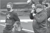  ?? ROGER STEINMAN/AP ?? Dallas Cowboys Head Coach Mike Mccarthy, right, adjust his mask as he and offensive coordinato­r Kellen Moore, left, watch warmups before an NFL football game against the Pittsburgh Steelers in Arlington, Texas, Sunday, Nov. 8, 2020.