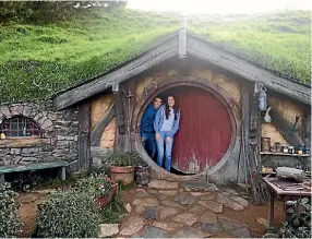  ??  ?? Smyth at Hobbiton with her boyfriend Robbie.